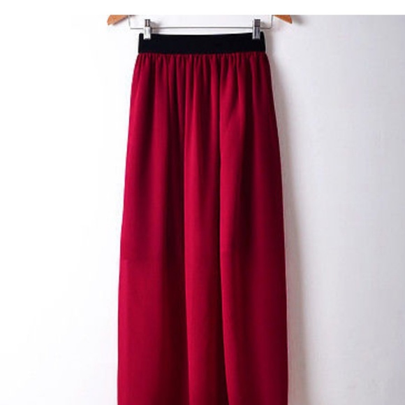 Dresses & Skirts - NWOT Size small burgundy skirt
